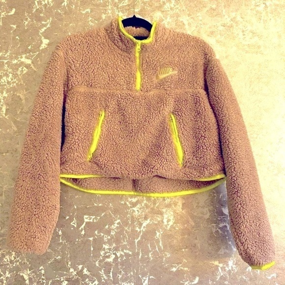 NIKE SHERPA Teddy Bear CROP TOP in Dusty Pink Size Small - Picture 1 of 8